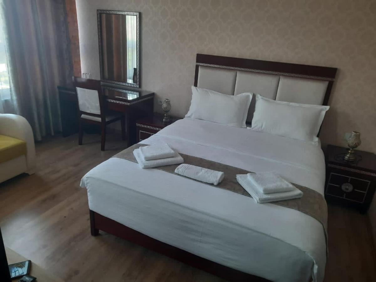 British Hotel Поградец Екстер'єр фото