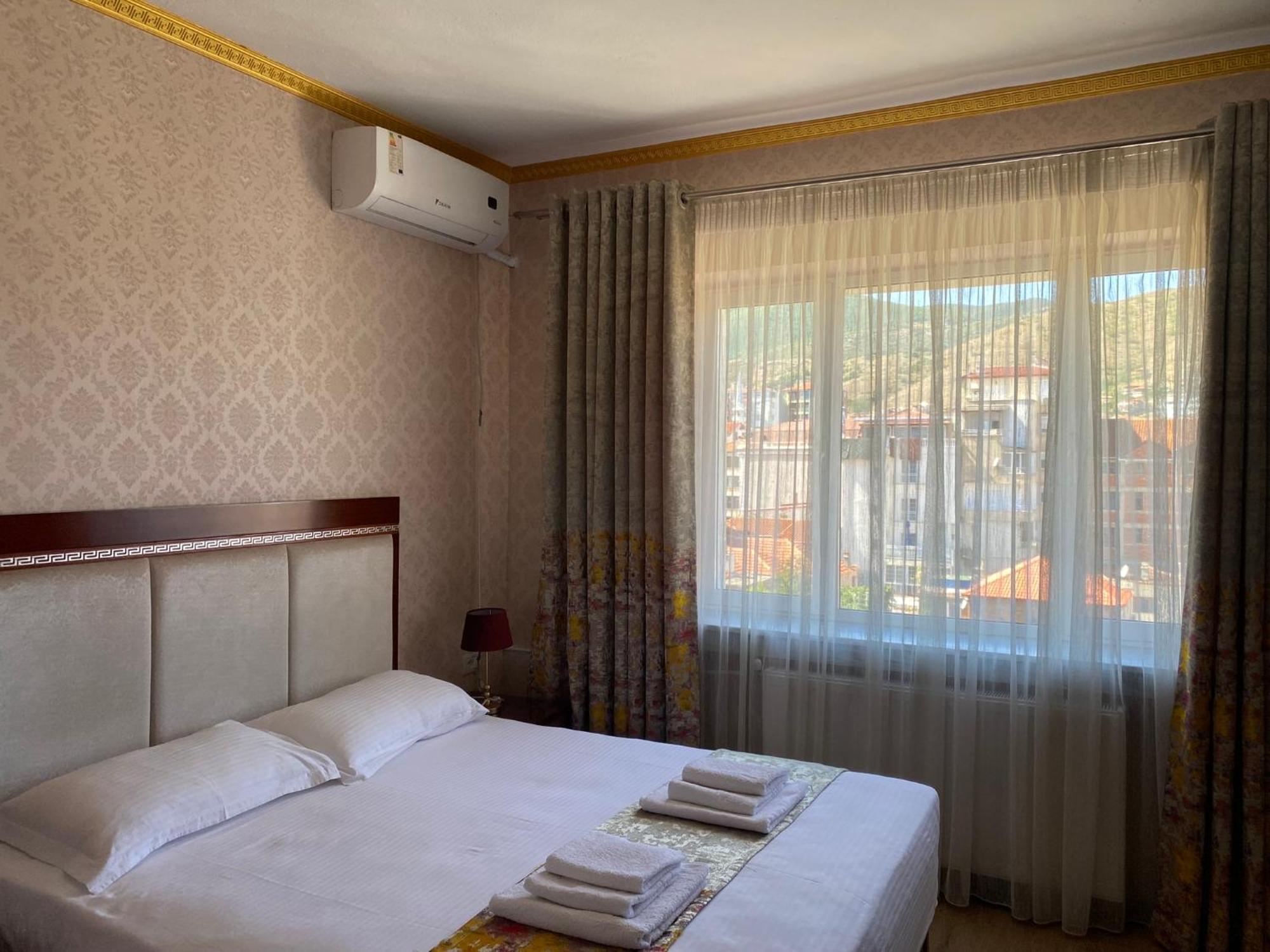 British Hotel Поградец Екстер'єр фото