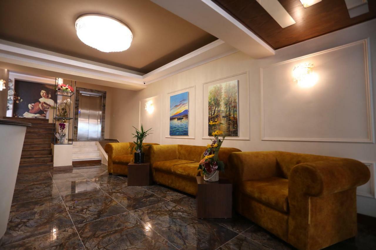 British Hotel Поградец Екстер'єр фото