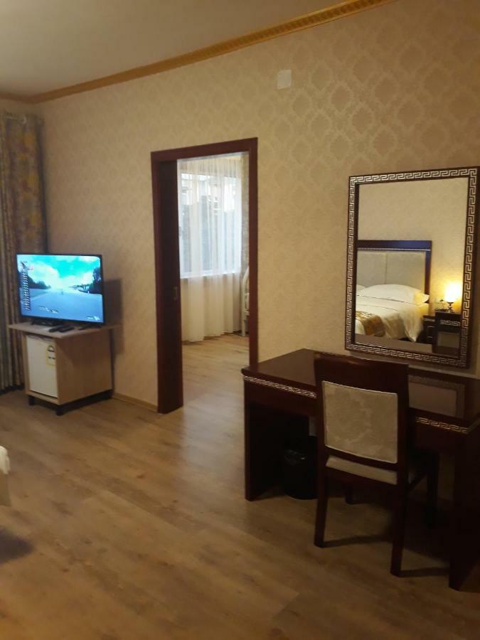 British Hotel Поградец Екстер'єр фото